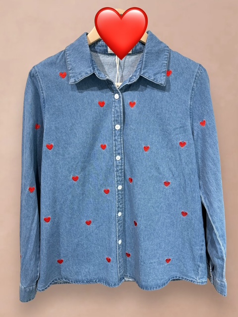 Chemise en jean coeurs brodés – Image 3
