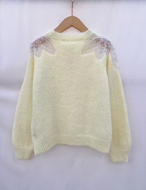 Pull doux avec détails perlés – Image 3