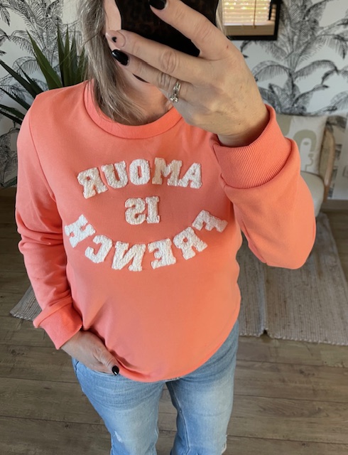 Sweat AMOUR IS FRENCH – Image 4