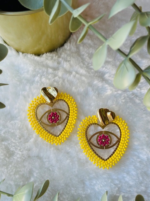 Boucles d'oreilles en forme de coeur et perles jaunes