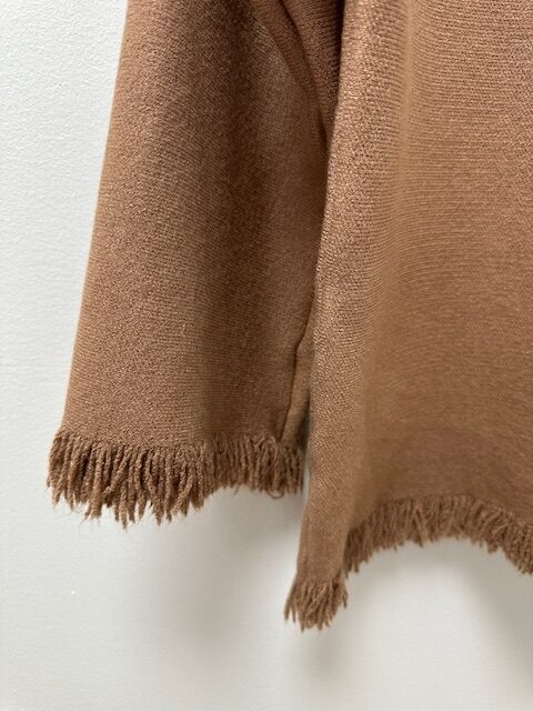 Pull marron à franges – Image 2